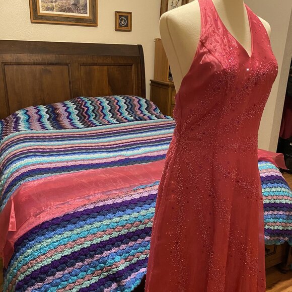 #28) Evening Gown: Strawberry Starburst - Picture 6 of 11